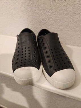 Kids Native Slip On Shoes In Black